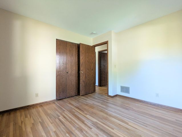 6065 Oakwood Road, Woodbury, MN 55125