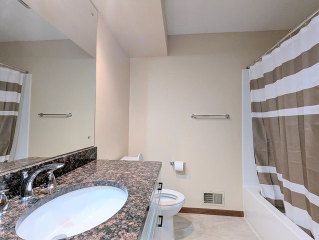 6065 Oakwood Road, Woodbury, MN 55125