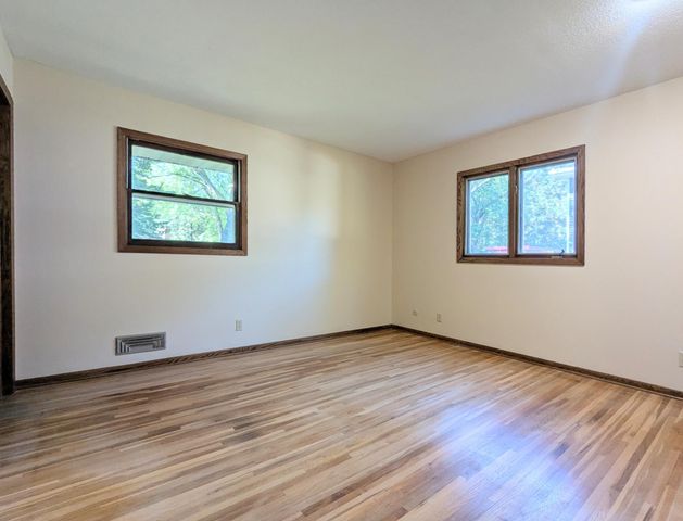 6065 Oakwood Road, Woodbury, MN 55125