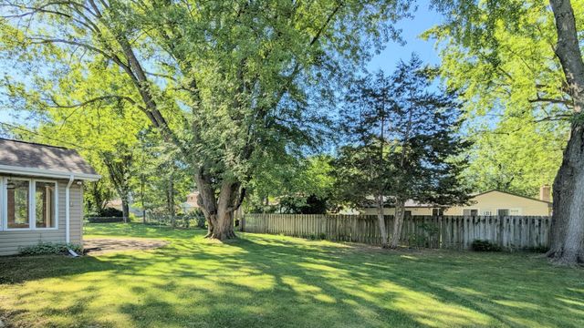 6065 Oakwood Road, Woodbury, MN 55125