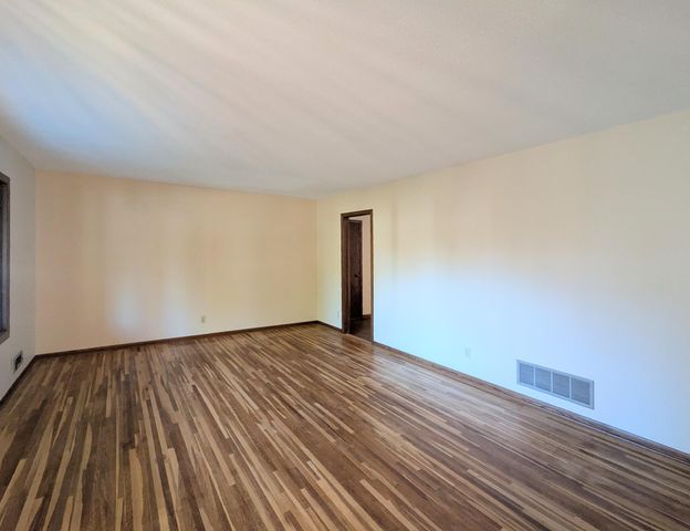 6065 Oakwood Road, Woodbury, MN 55125