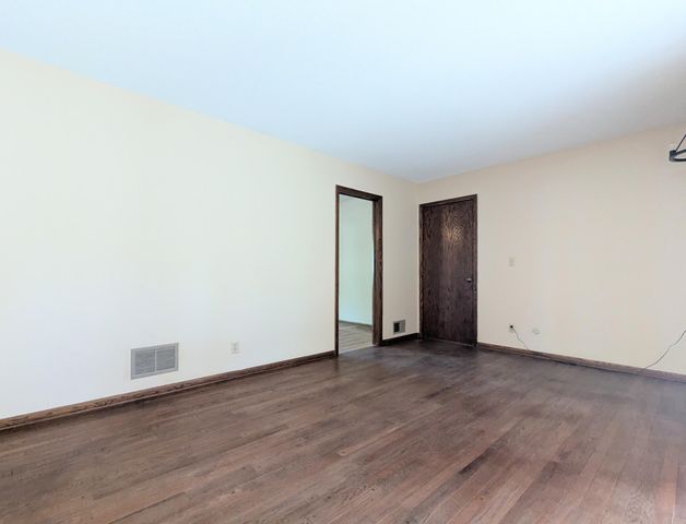 6065 Oakwood Road, Woodbury, MN 55125