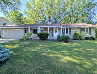 6065 Oakwood Road, Woodbury, MN 55125