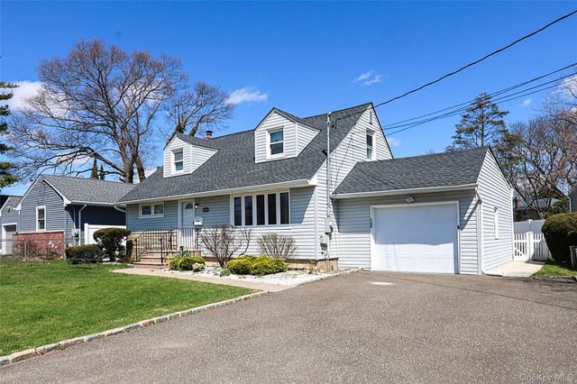 1481 N Meadow Road, Merrick, NY 11566