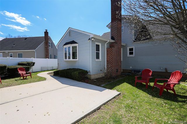 1481 N Meadow Road, Merrick, NY 11566