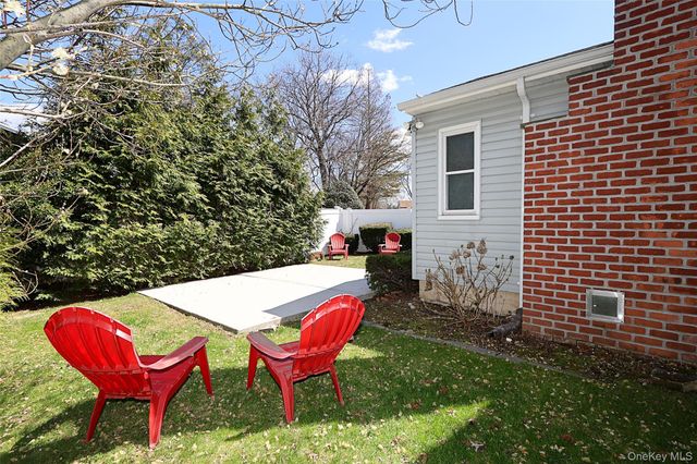 1481 N Meadow Road, Merrick, NY 11566