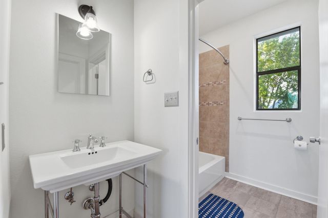 931 Alexander Street, Houston, TX 77008