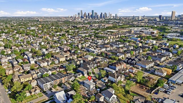 931 Alexander Street, Houston, TX 77008