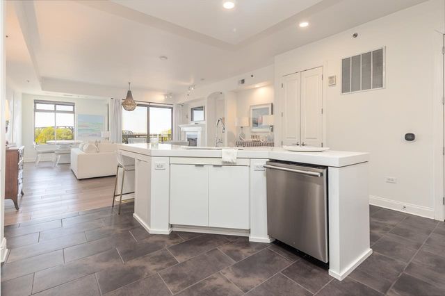 717 S Riverside Dr Apt 506, Memphis, TN 38103