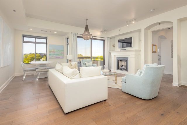 717 S Riverside Dr Apt 506, Memphis, TN 38103