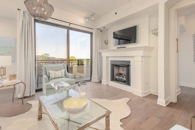 717 S Riverside Dr Apt 506, Memphis, TN 38103