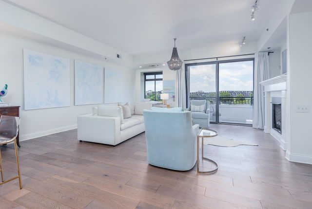 717 S Riverside Dr Apt 506, Memphis, TN 38103