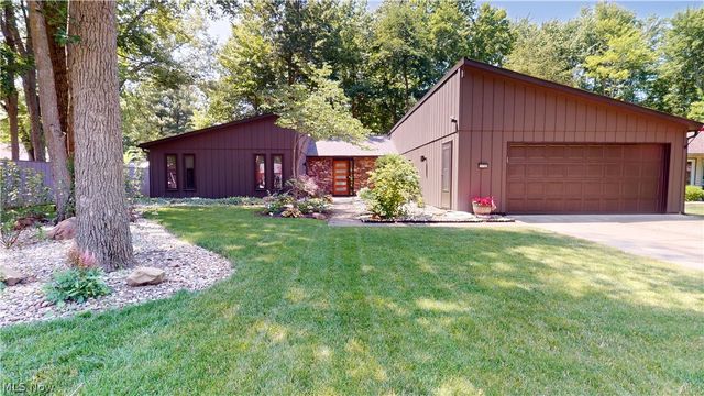 5726 Rock Point Circle, North Ridgeville, OH 44039