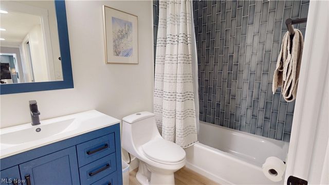 5726 Rock Point Circle, North Ridgeville, OH 44039