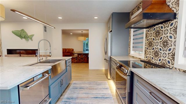 5726 Rock Point Circle, North Ridgeville, OH 44039