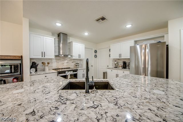2920 NW 25th LN, Cape Coral, FL 33993