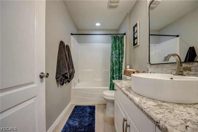 2920 NW 25th LN, Cape Coral, FL 33993