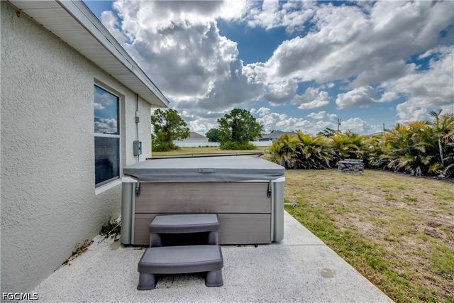 2920 NW 25th LN, Cape Coral, FL 33993