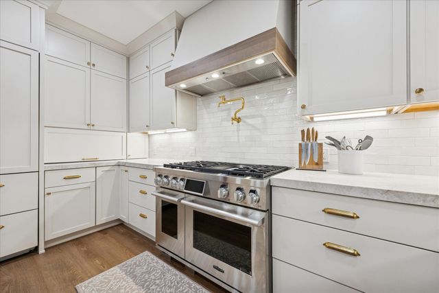 1024 Hidden Hills DR, Dripping Springs, TX 78620