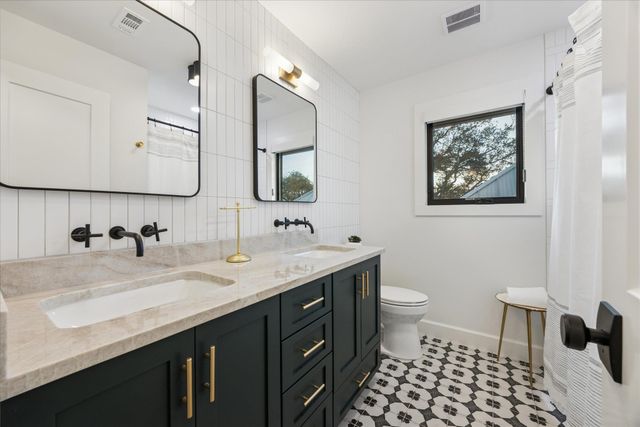 1024 Hidden Hills DR, Dripping Springs, TX 78620