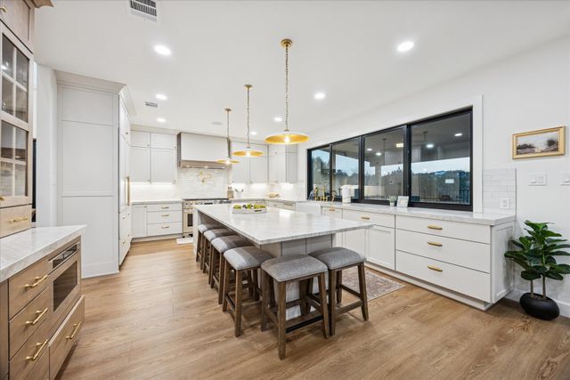 1024 Hidden Hills DR, Dripping Springs, TX 78620