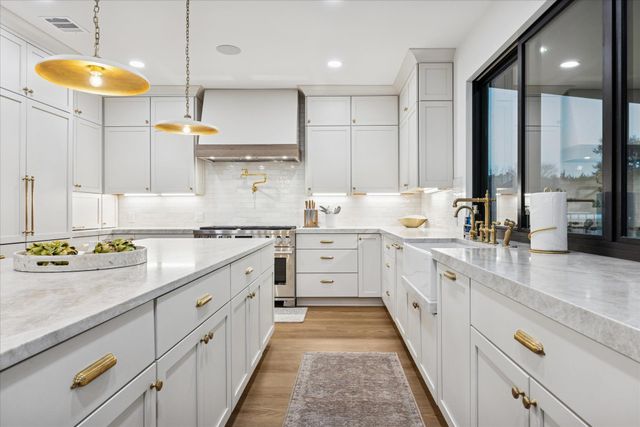 1024 Hidden Hills DR, Dripping Springs, TX 78620