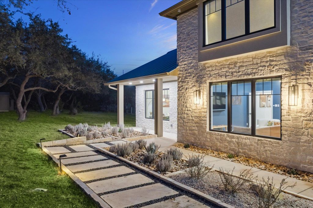 1024 Hidden Hills DR, Dripping Springs, TX 78620