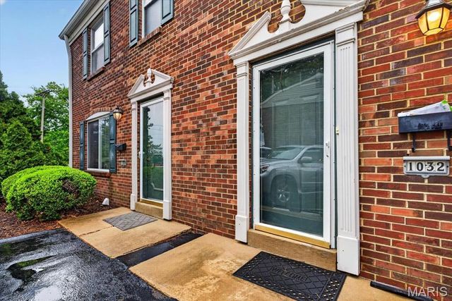 1030 Lacouer Drive, Kirkwood, MO 63122