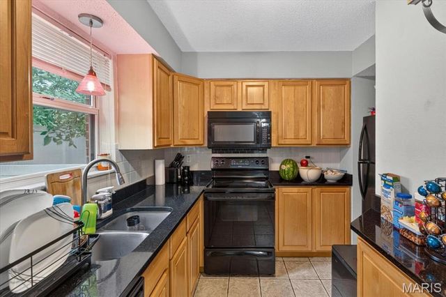 1030 Lacouer Drive, Kirkwood, MO 63122