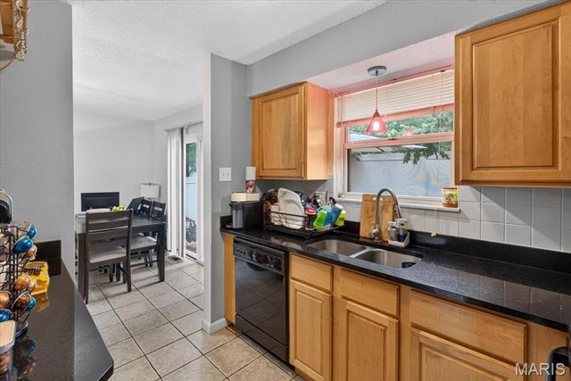 1030 Lacouer Drive, Kirkwood, MO 63122