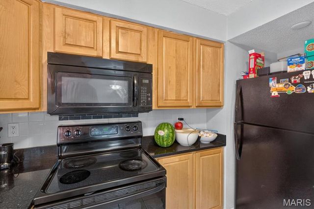 1030 Lacouer Drive, Kirkwood, MO 63122