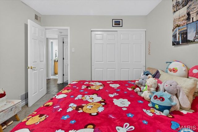 1030 Lacouer Drive, Kirkwood, MO 63122