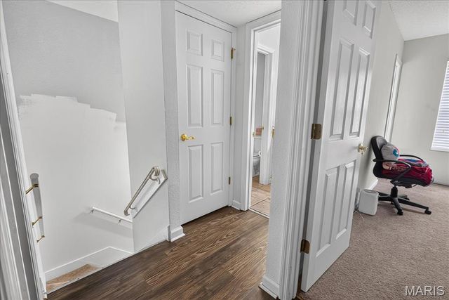 1030 Lacouer Drive, Kirkwood, MO 63122