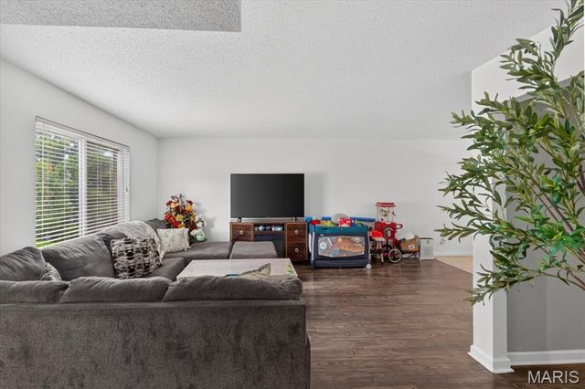 1030 Lacouer Drive, Kirkwood, MO 63122