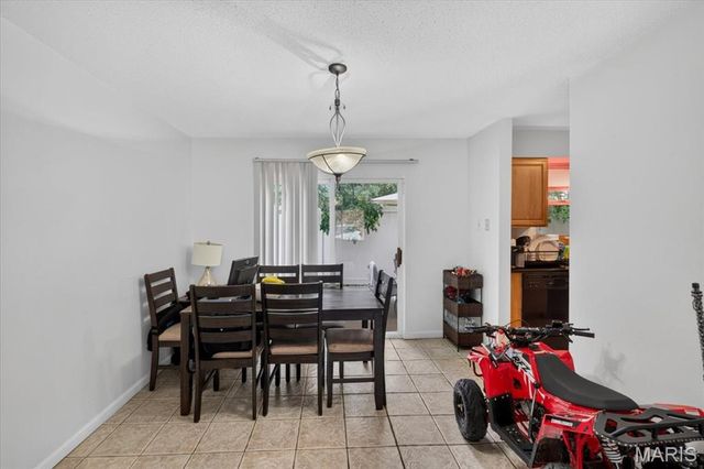 1030 Lacouer Drive, Kirkwood, MO 63122