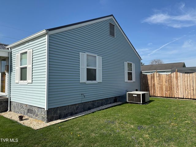 709 South 2nd Street, Elizabethton, TN 37643