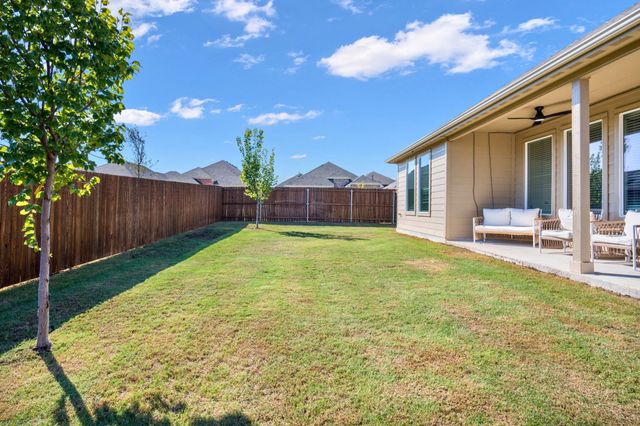 318 Sedalia Trail, Justin, TX 76247
