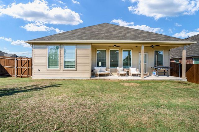 318 Sedalia Trail, Justin, TX 76247