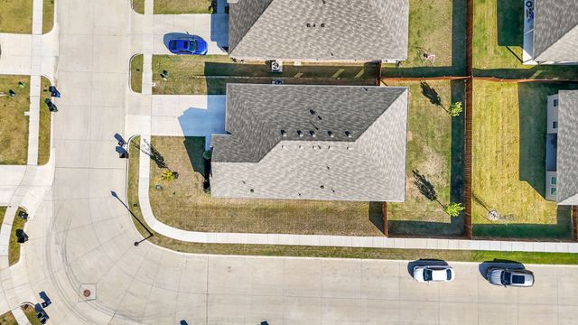 318 Sedalia Trail, Justin, TX 76247