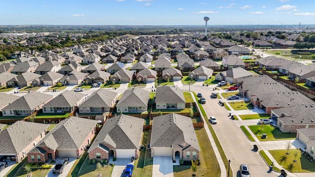318 Sedalia Trail, Justin, TX 76247