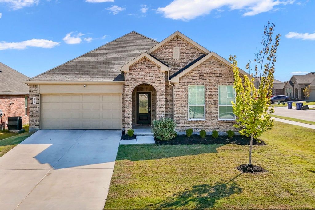 318 Sedalia Trail, Justin, TX 76247