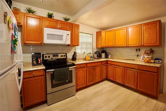 3085 SW & 3083 17th Street, Miami, FL 33145