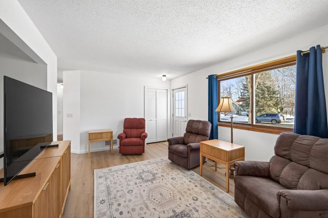 531 Nelson Lane, Center City, MN 55012