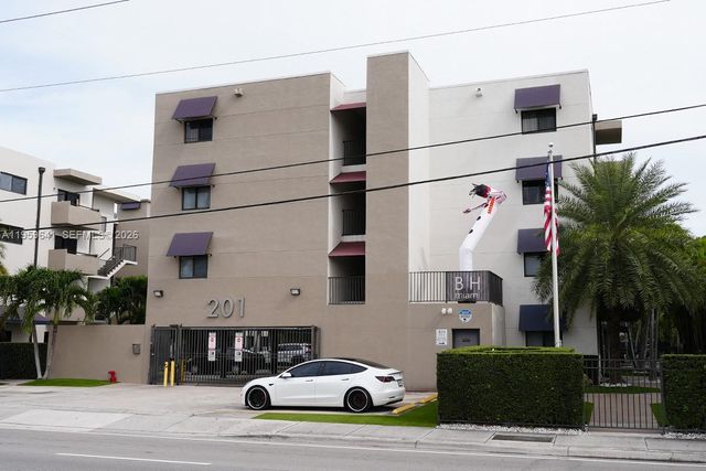 201 NW 72nd Ave 206, Miami, FL 33126