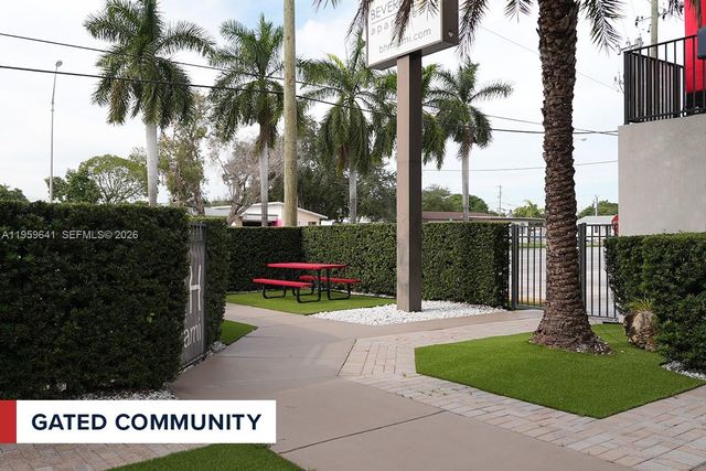 201 NW 72nd Ave 206, Miami, FL 33126