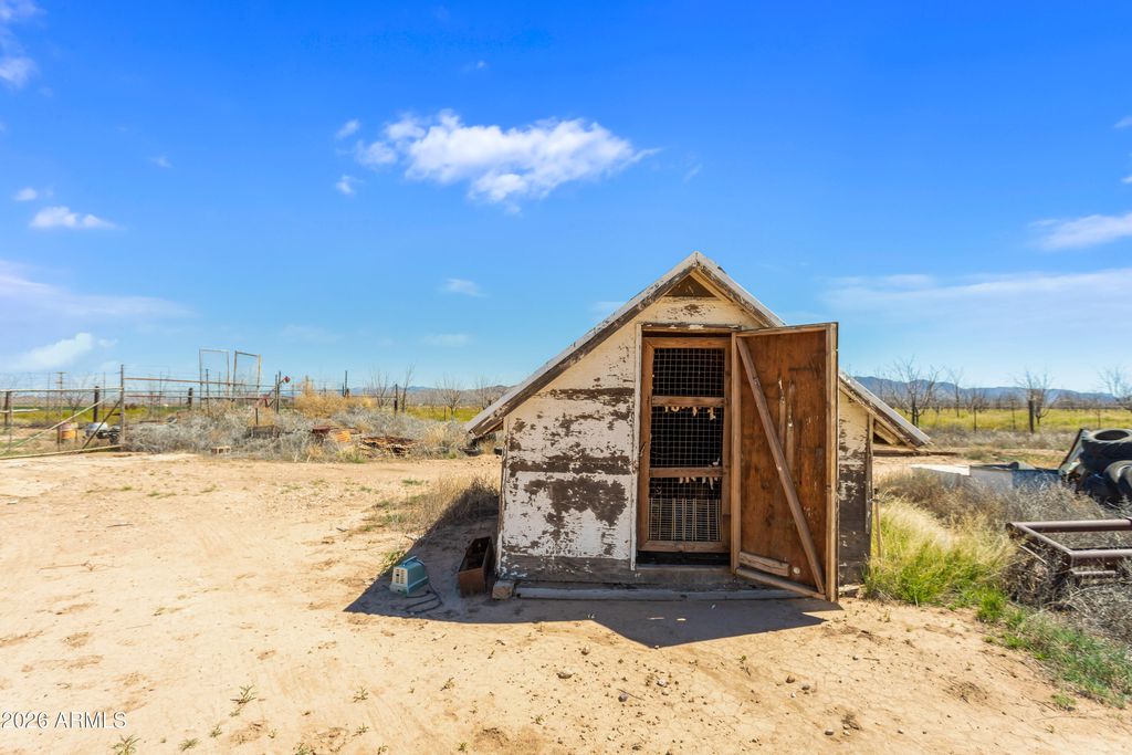 Image 15 of property listing at 3819 W GLEESON Road -, Elfrida, AZ 85610