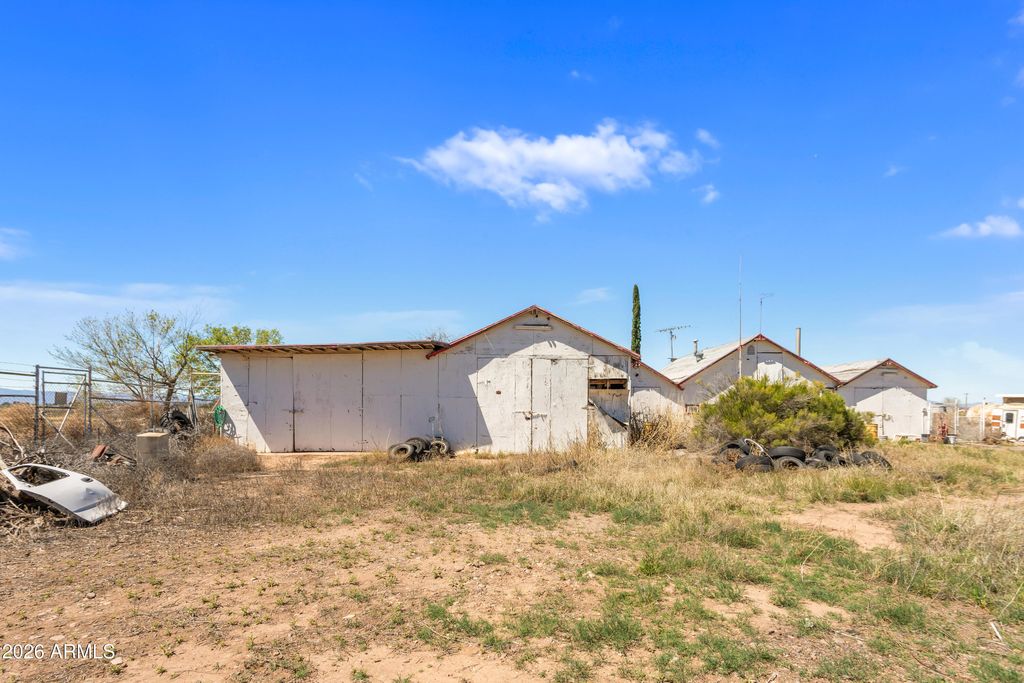 Image 16 of property listing at 3819 W GLEESON Road -, Elfrida, AZ 85610