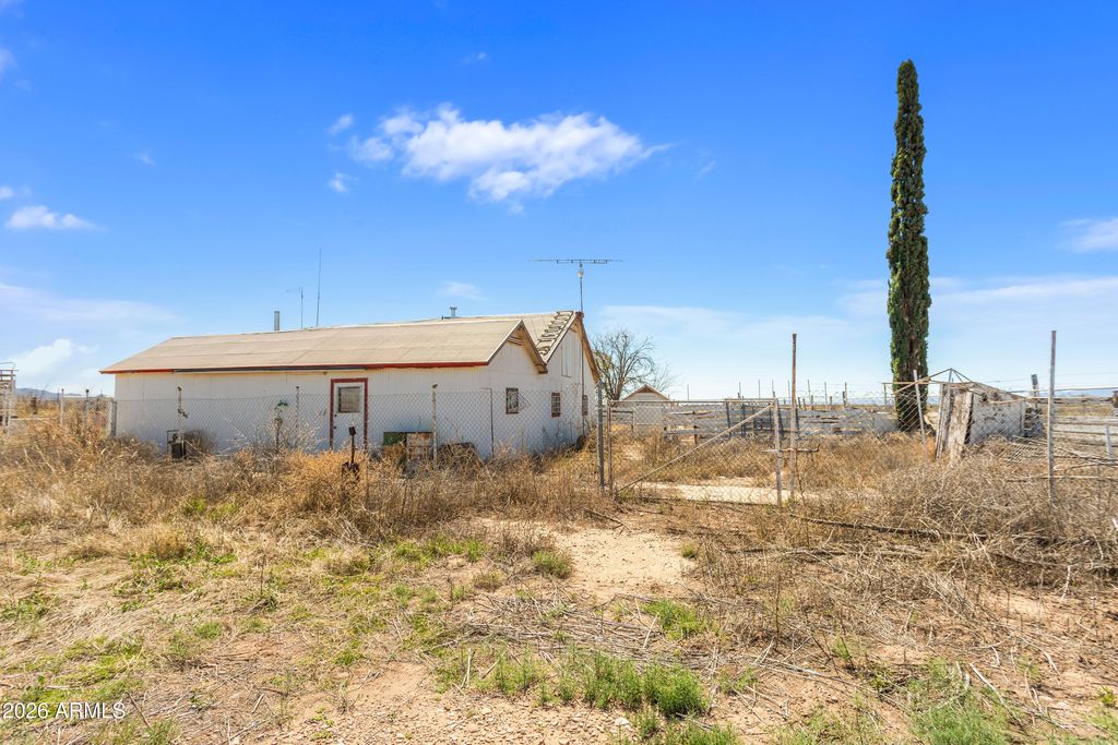 Image 19 of property listing at 3819 W GLEESON Road -, Elfrida, AZ 85610