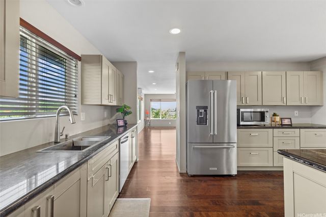 94-536 Koaleo Street A, Waipahu, HI 96797