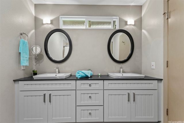 94-536 Koaleo Street A, Waipahu, HI 96797